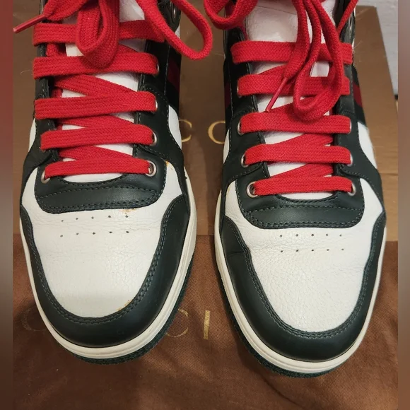 Gucci Hi-top leather sneakers with matching belt set. Size 100/40